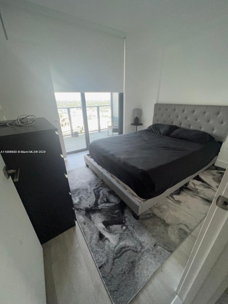 121 NE 34th St # 2014