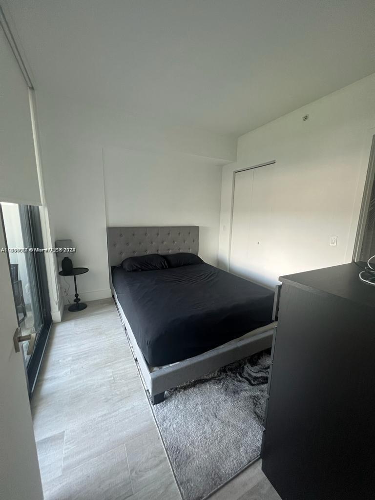 121 NE 34th St # 2014