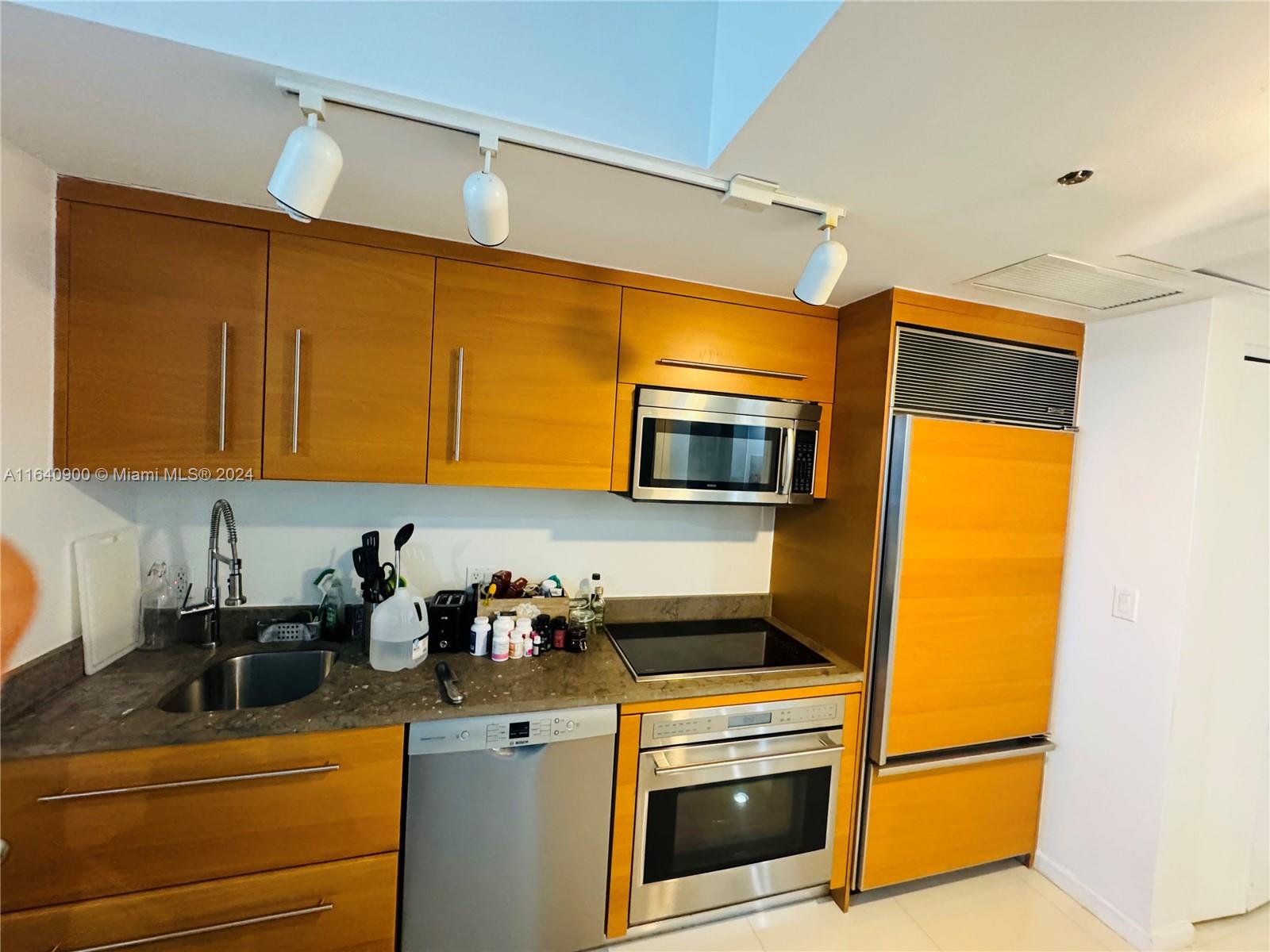 475 Brickell Ave # 4610