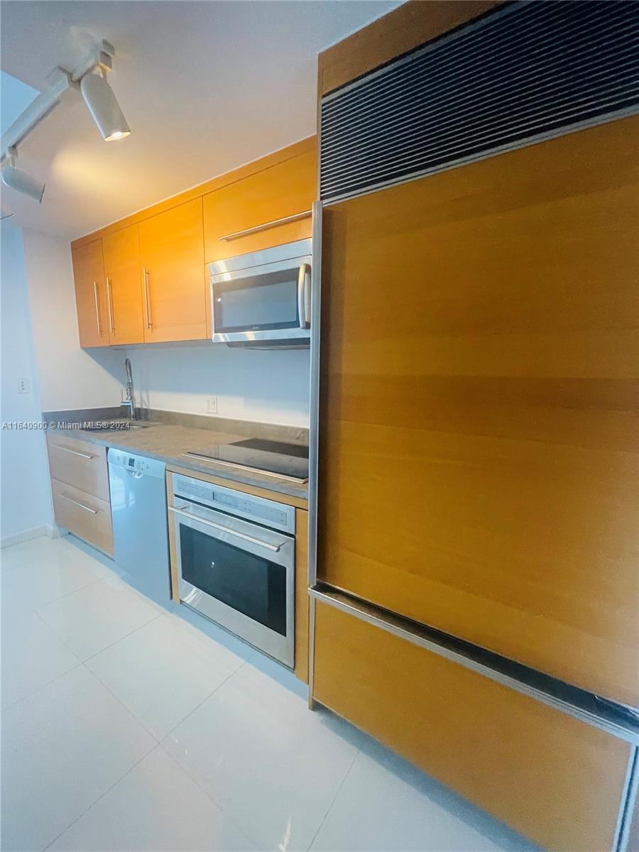 475 Brickell Ave # 4610