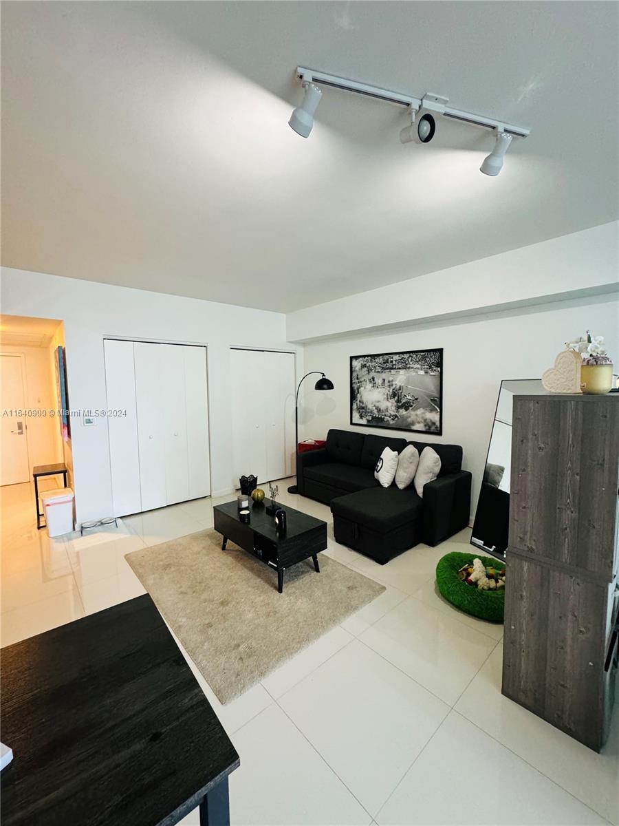 475 Brickell Ave # 4610