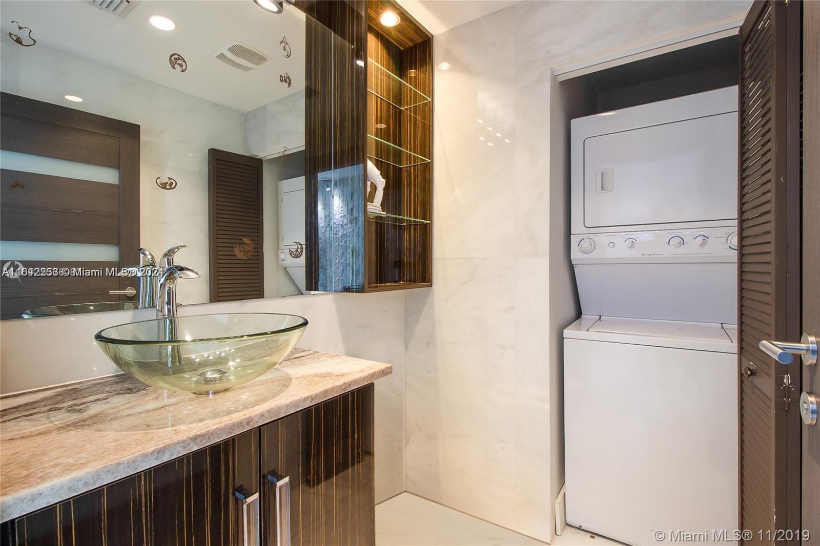 888 Biscayne Blvd # 1906
