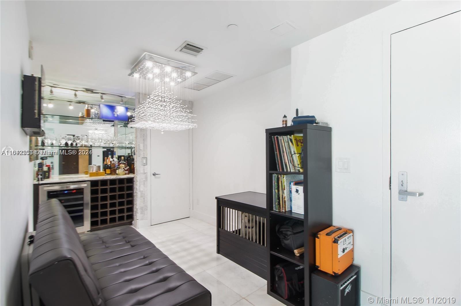 888 Biscayne Blvd # 1906