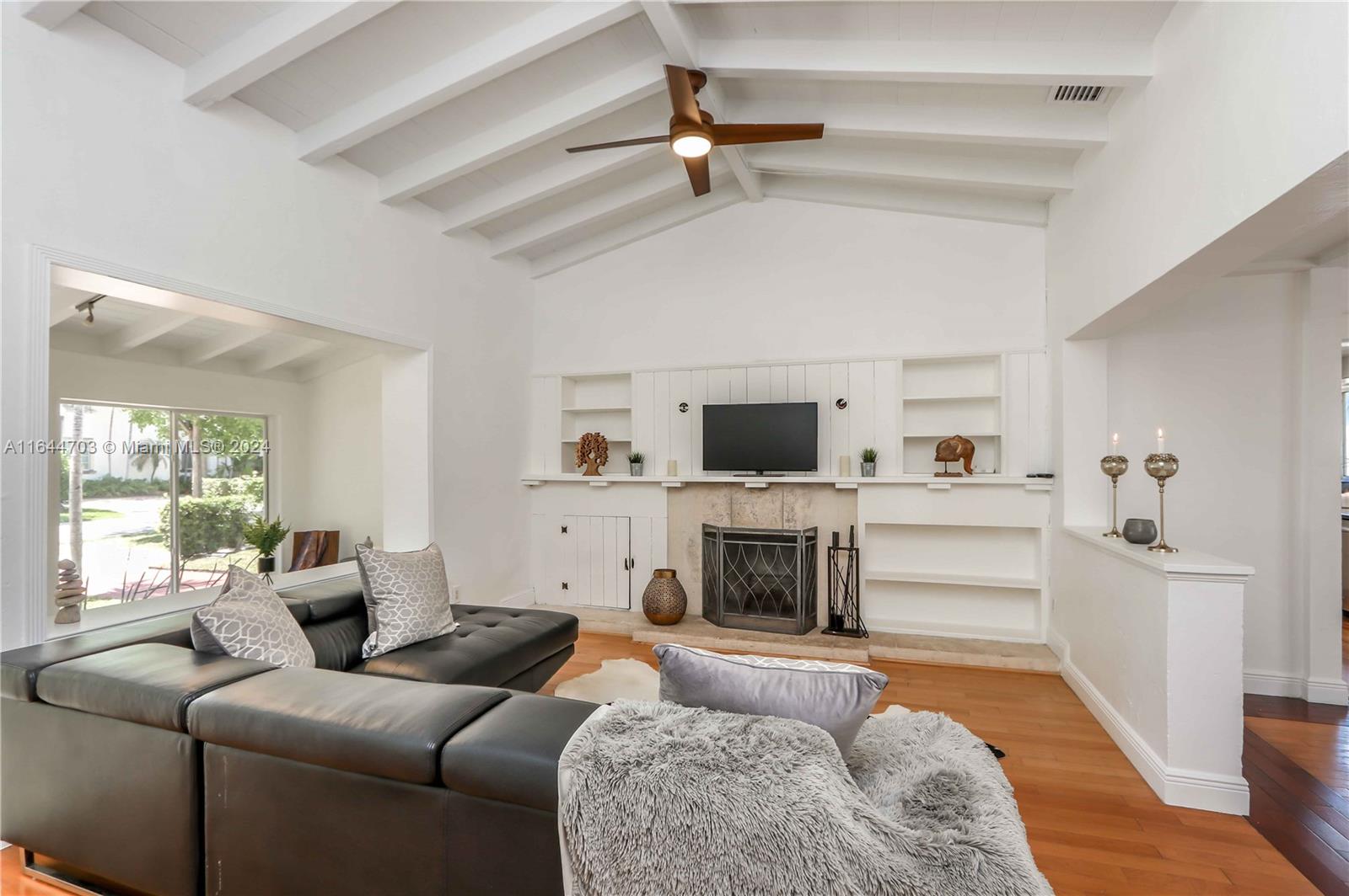 1535 Bay Dr
