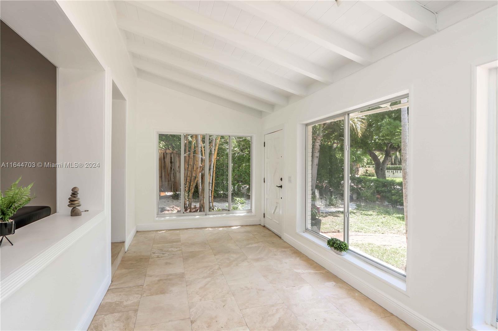 1535 Bay Dr