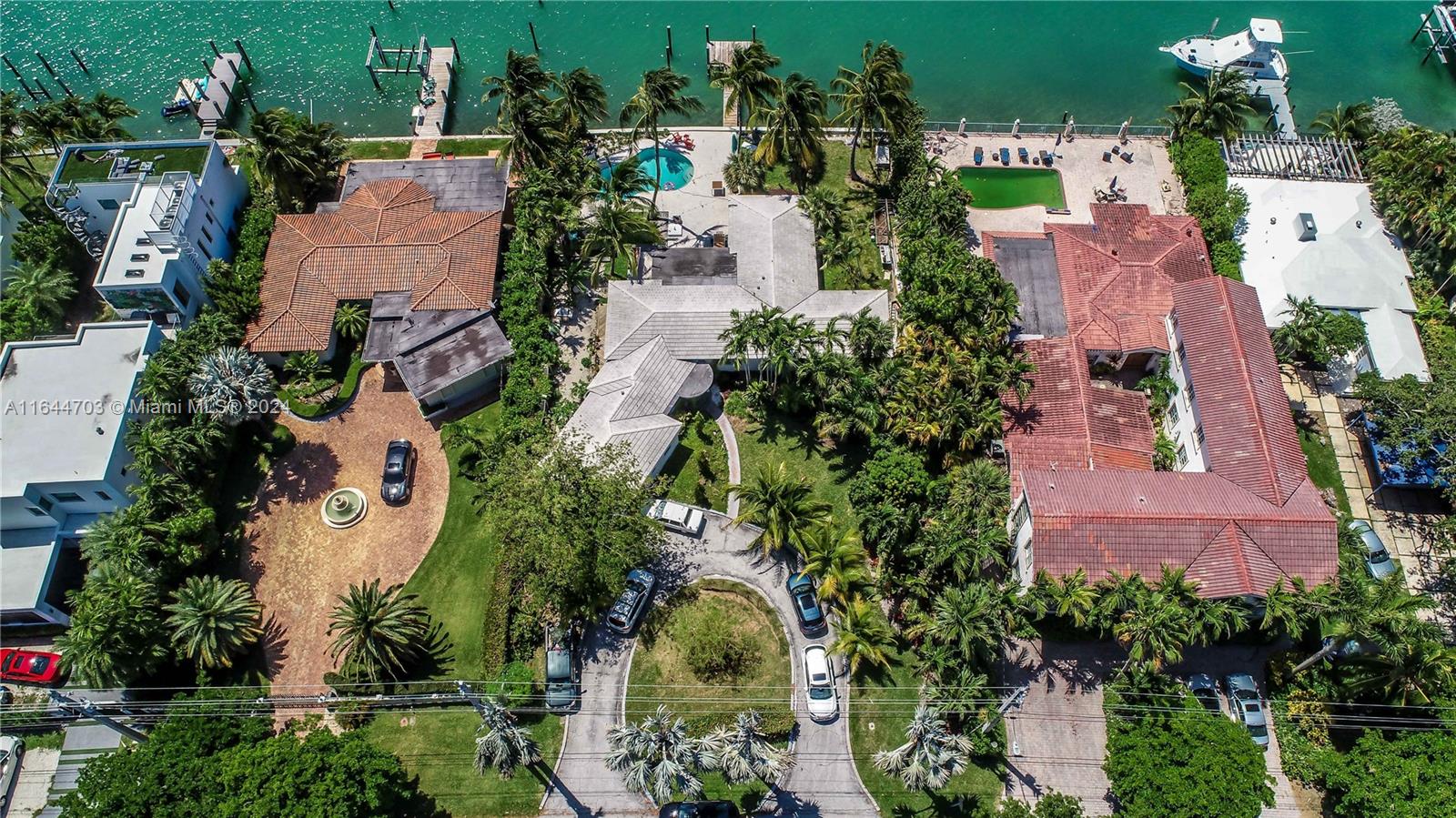1535 Bay Dr