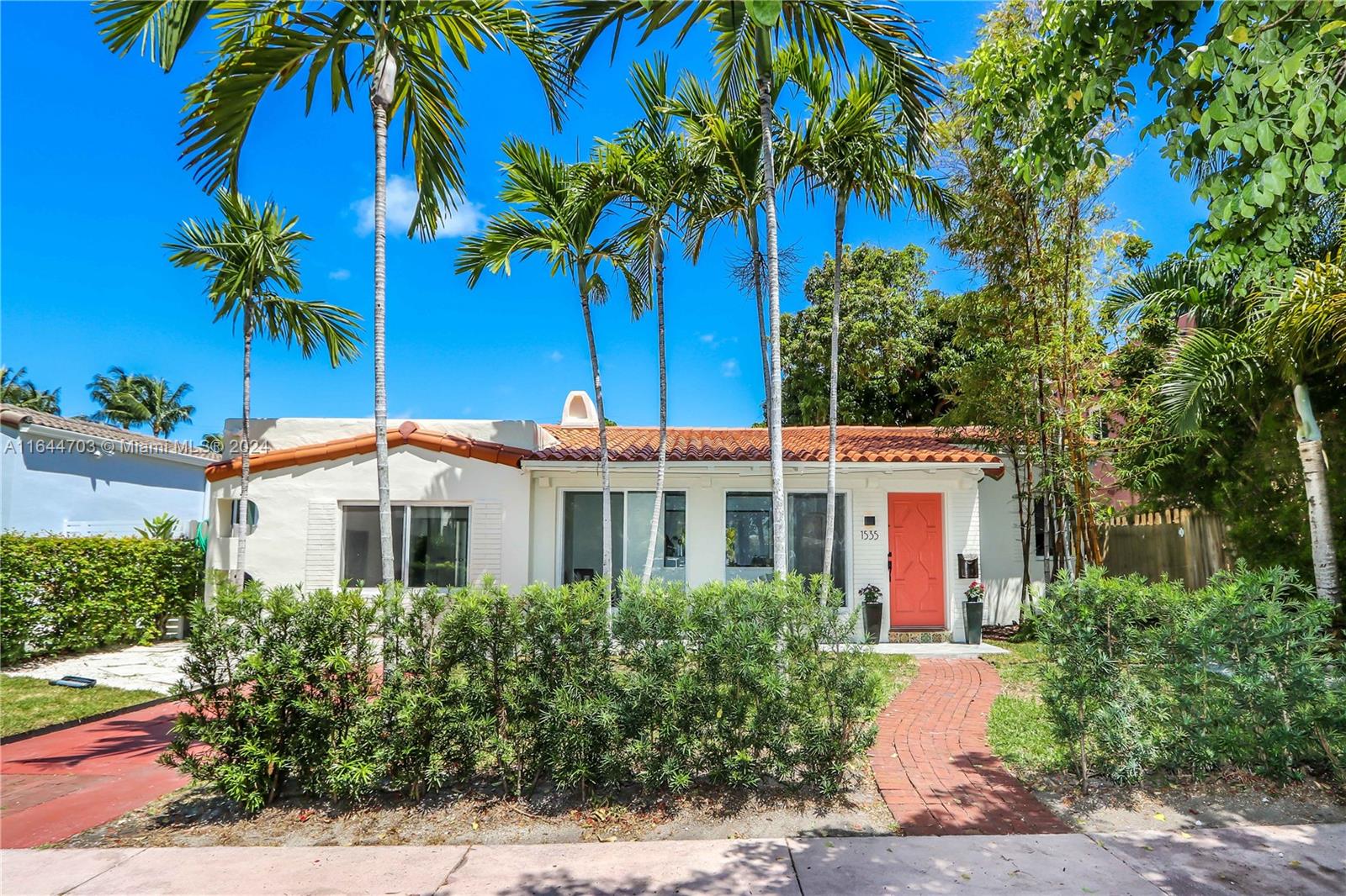 1535 Bay Dr