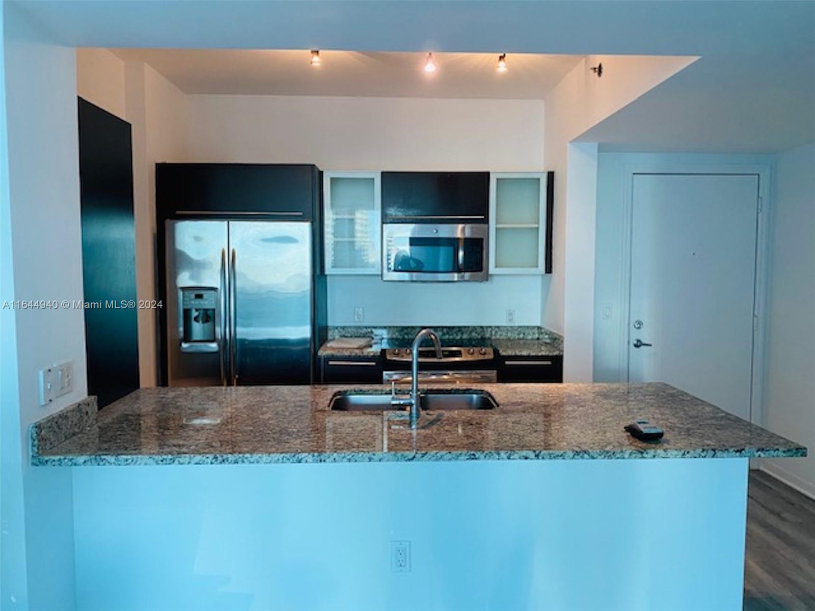 951 BRICKELL AVE # 3305