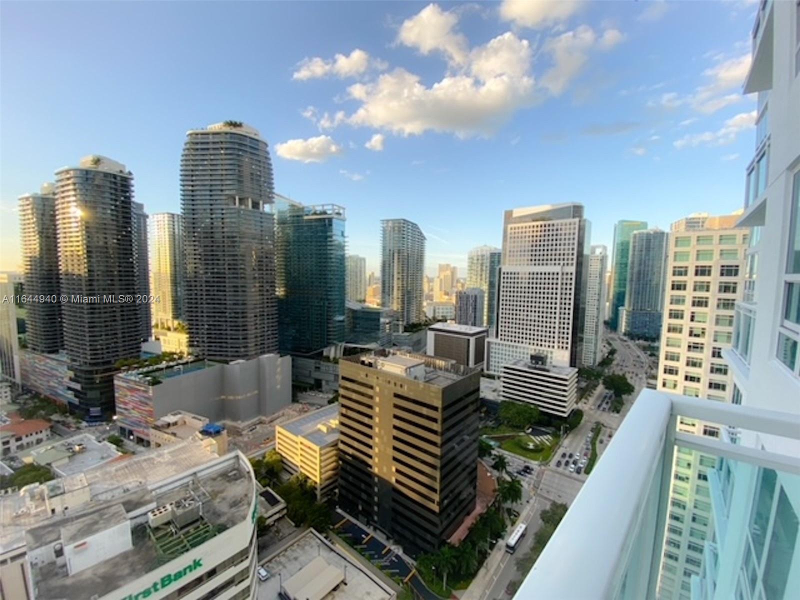 951 BRICKELL AVE # 3305