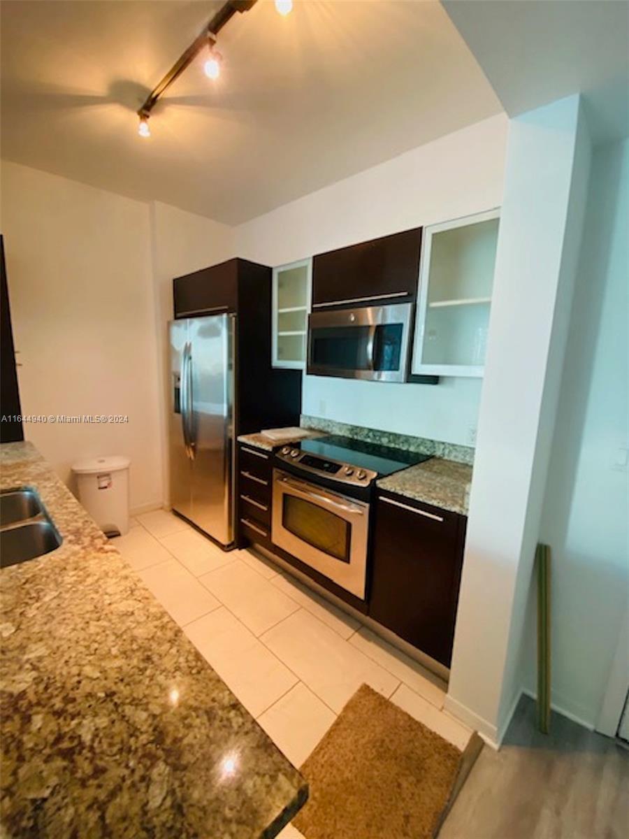 951 BRICKELL AVE # 3305
