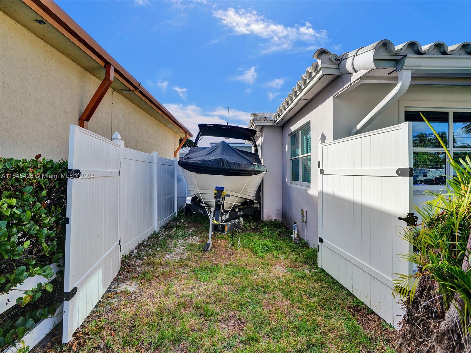 1216 Guava Isle