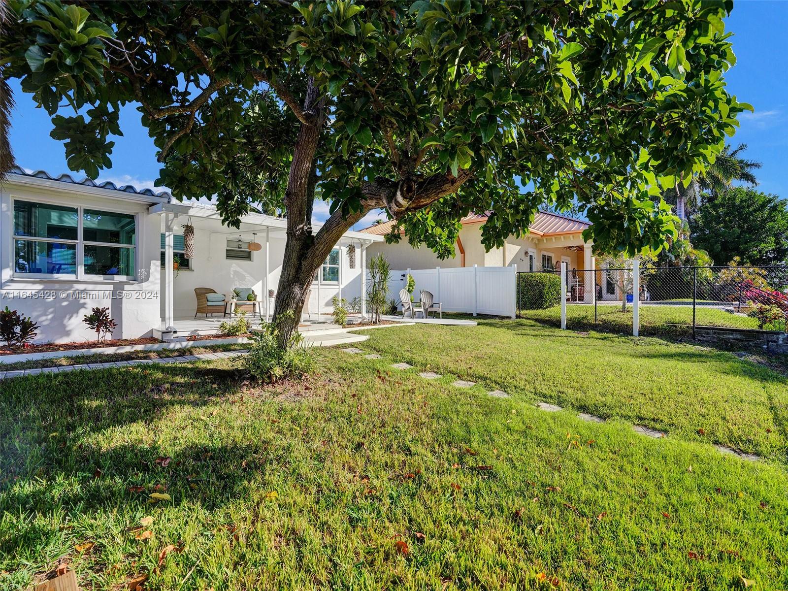 1216 Guava Isle