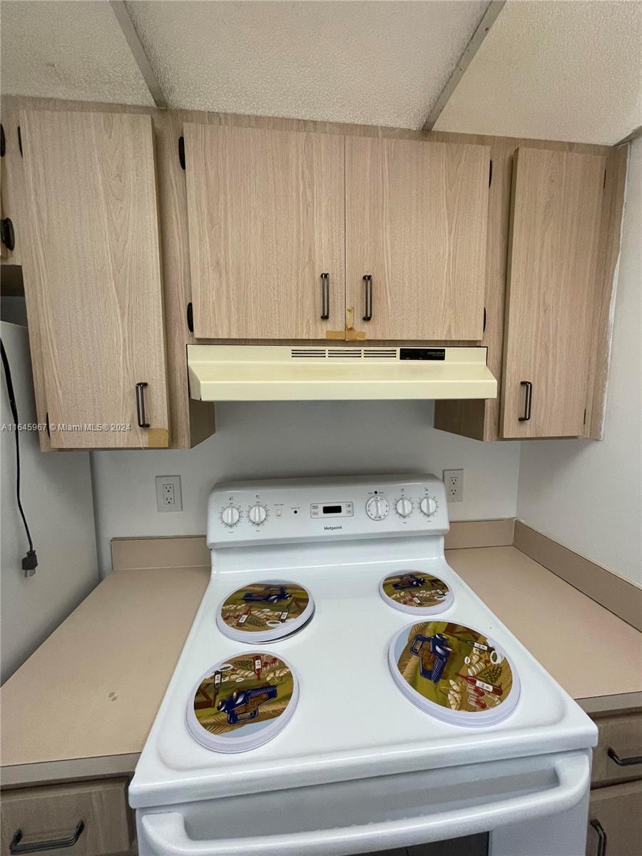 9720 Hammocks Blvd # 37 Unit: 204-37