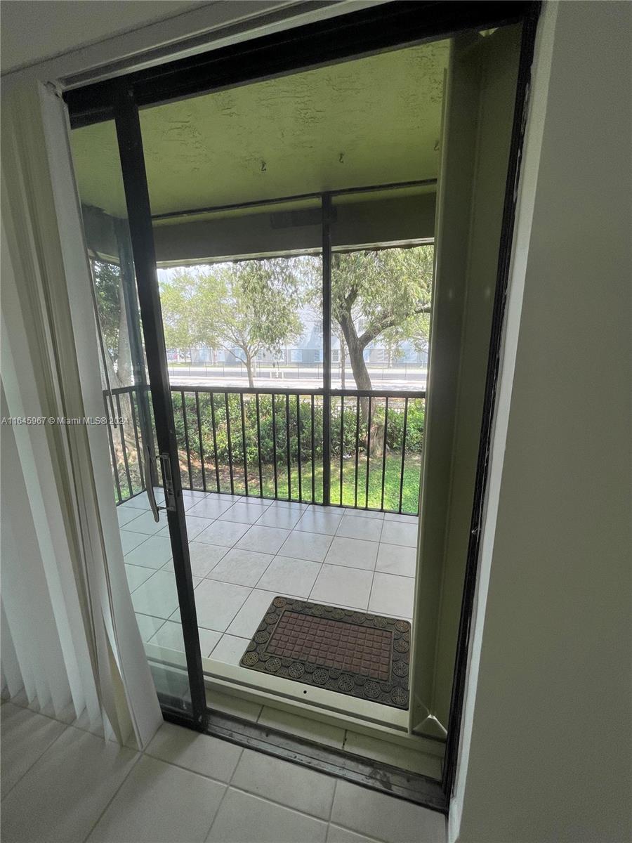 9720 Hammocks Blvd # 37 Unit: 204-37