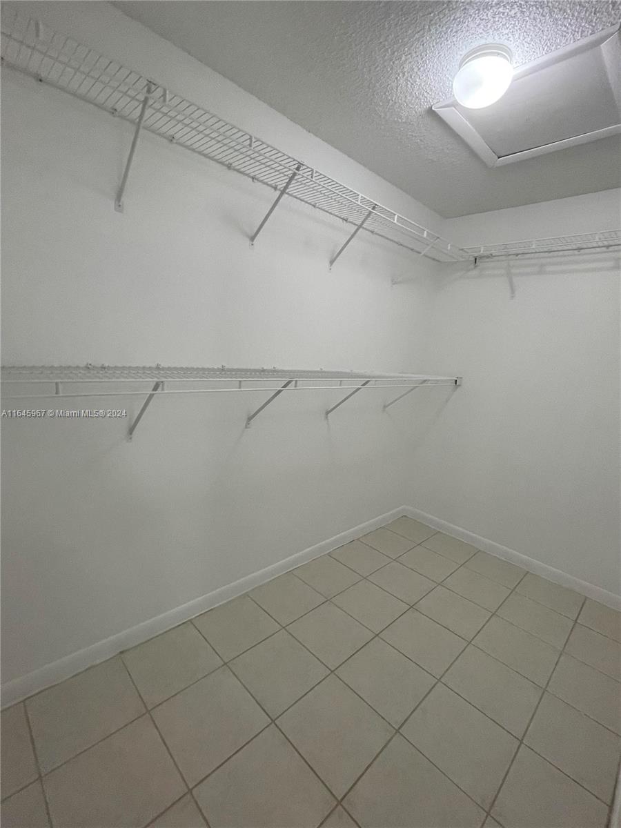 9720 Hammocks Blvd # 37 Unit: 204-37