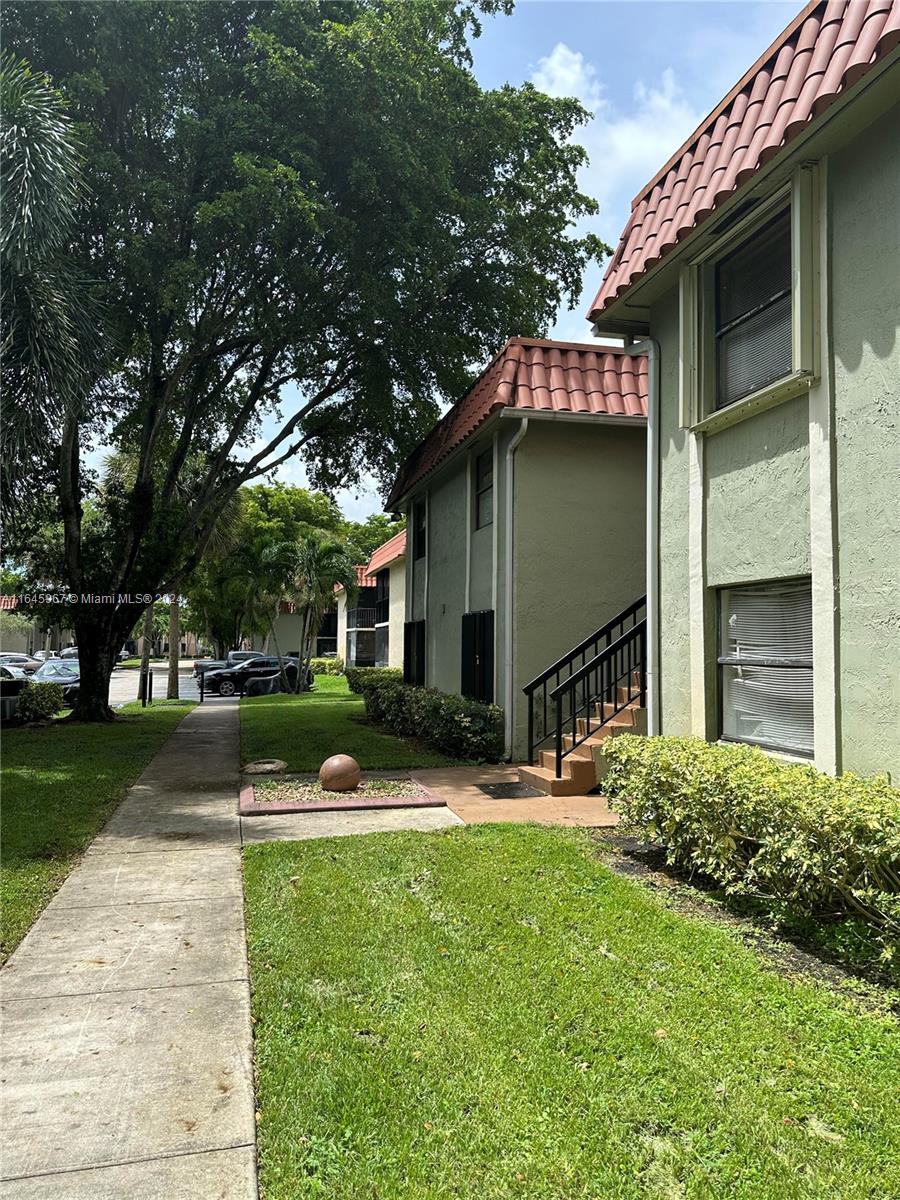 9720 Hammocks Blvd # 37 Unit: 204-37