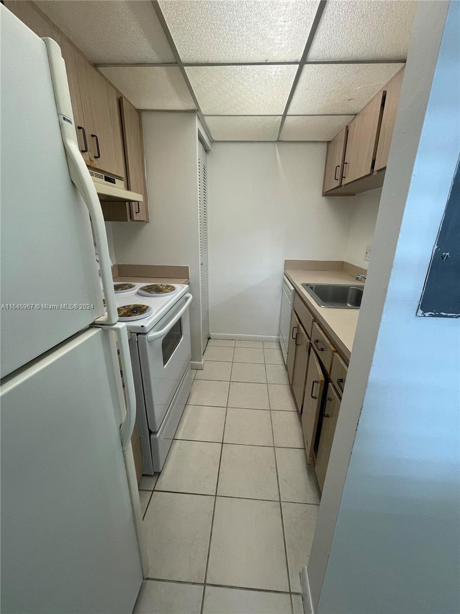 9720 Hammocks Blvd # 37 Unit: 204-37