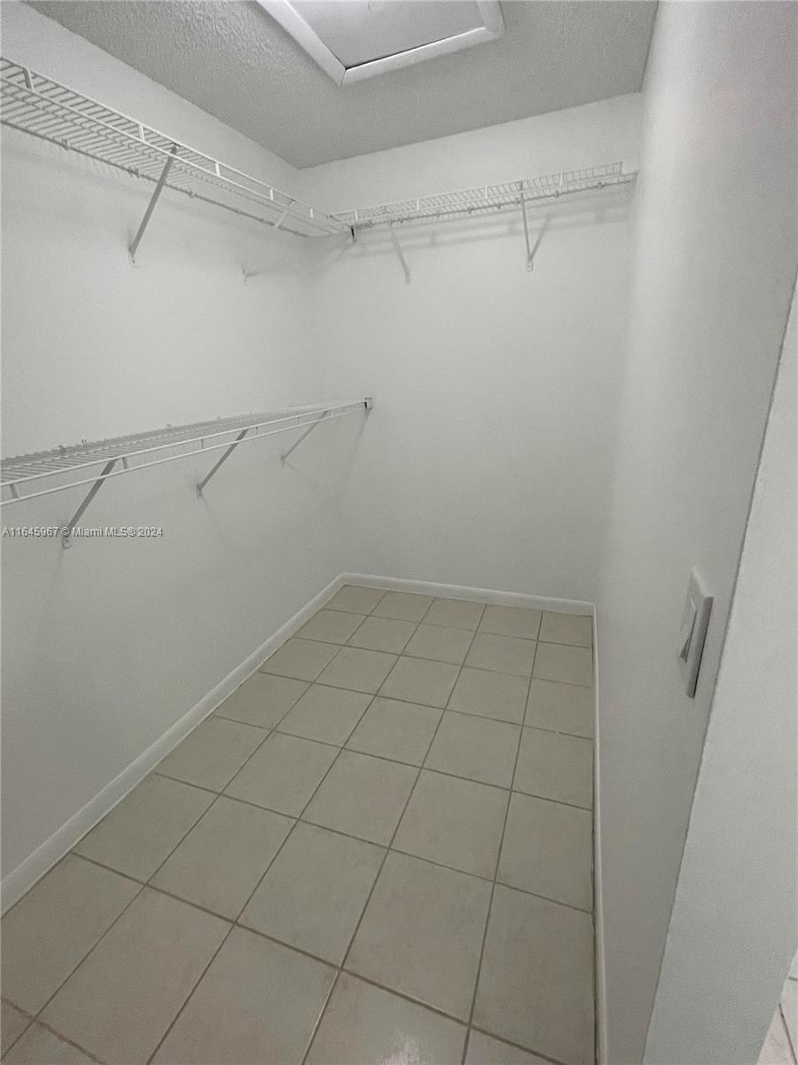 9720 Hammocks Blvd # 37 Unit: 204-37