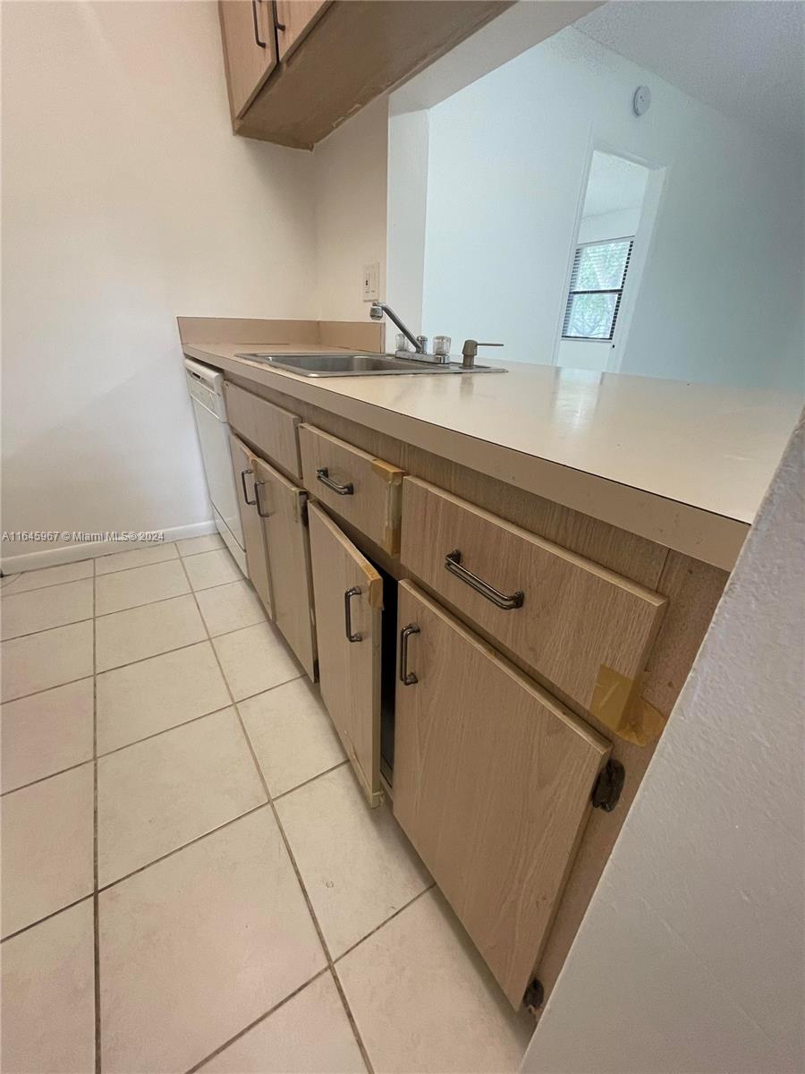 9720 Hammocks Blvd # 37 Unit: 204-37