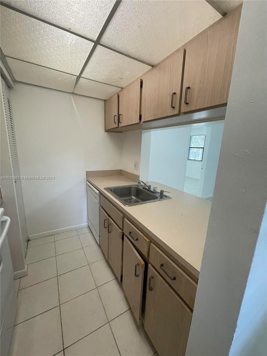 9720 Hammocks Blvd # 37 Unit: 204-37