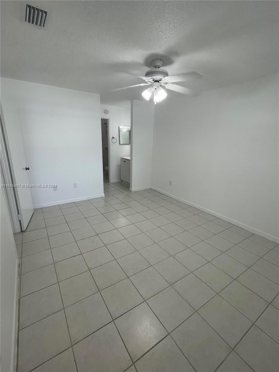 9720 Hammocks Blvd # 37 Unit: 204-37