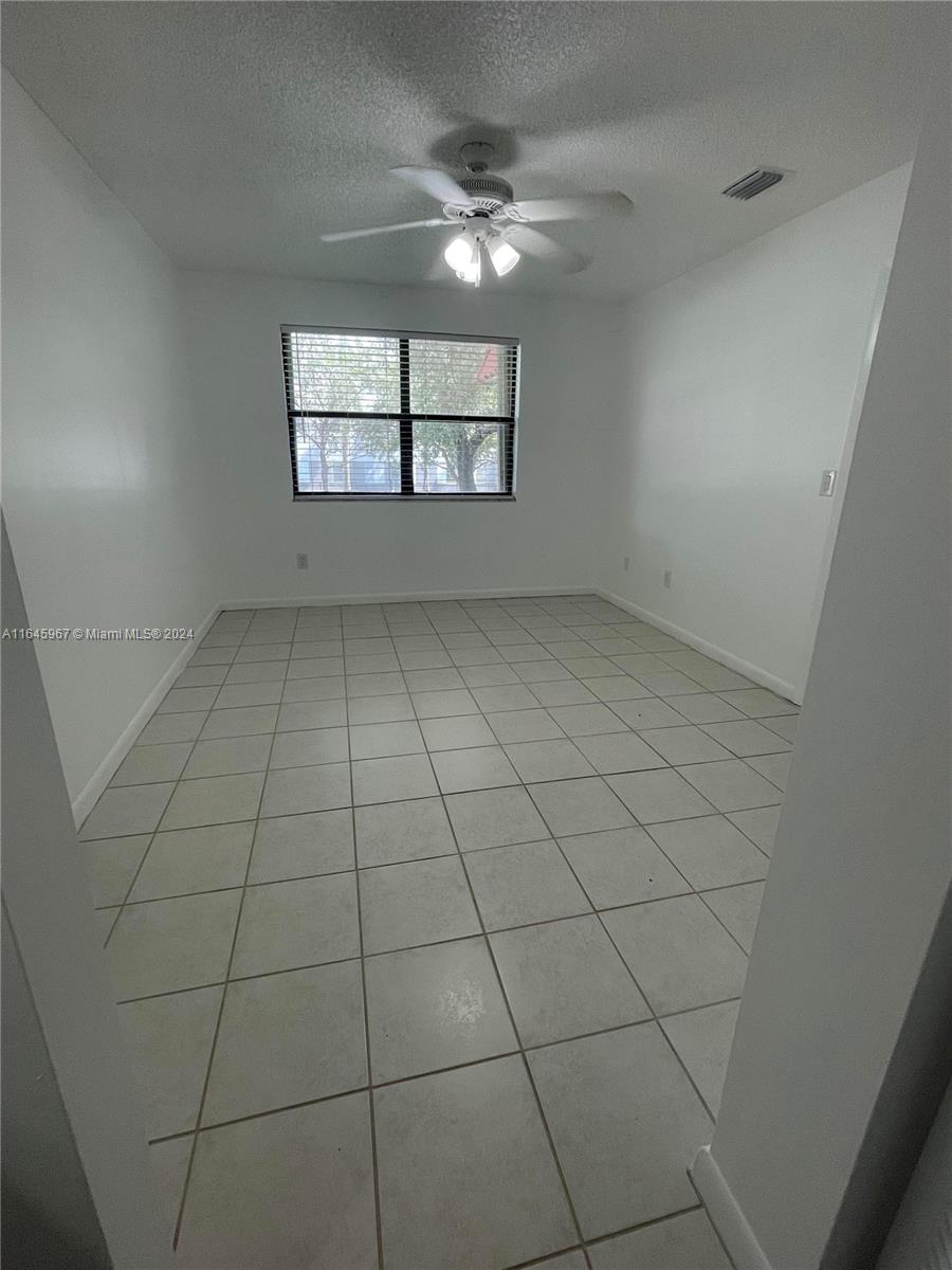9720 Hammocks Blvd # 37 Unit: 204-37