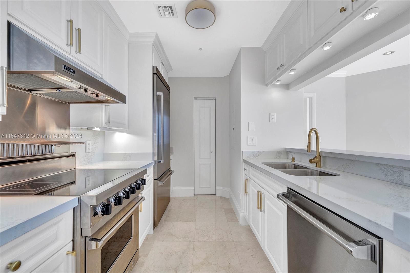 848 Brickell Key Dr # 4003