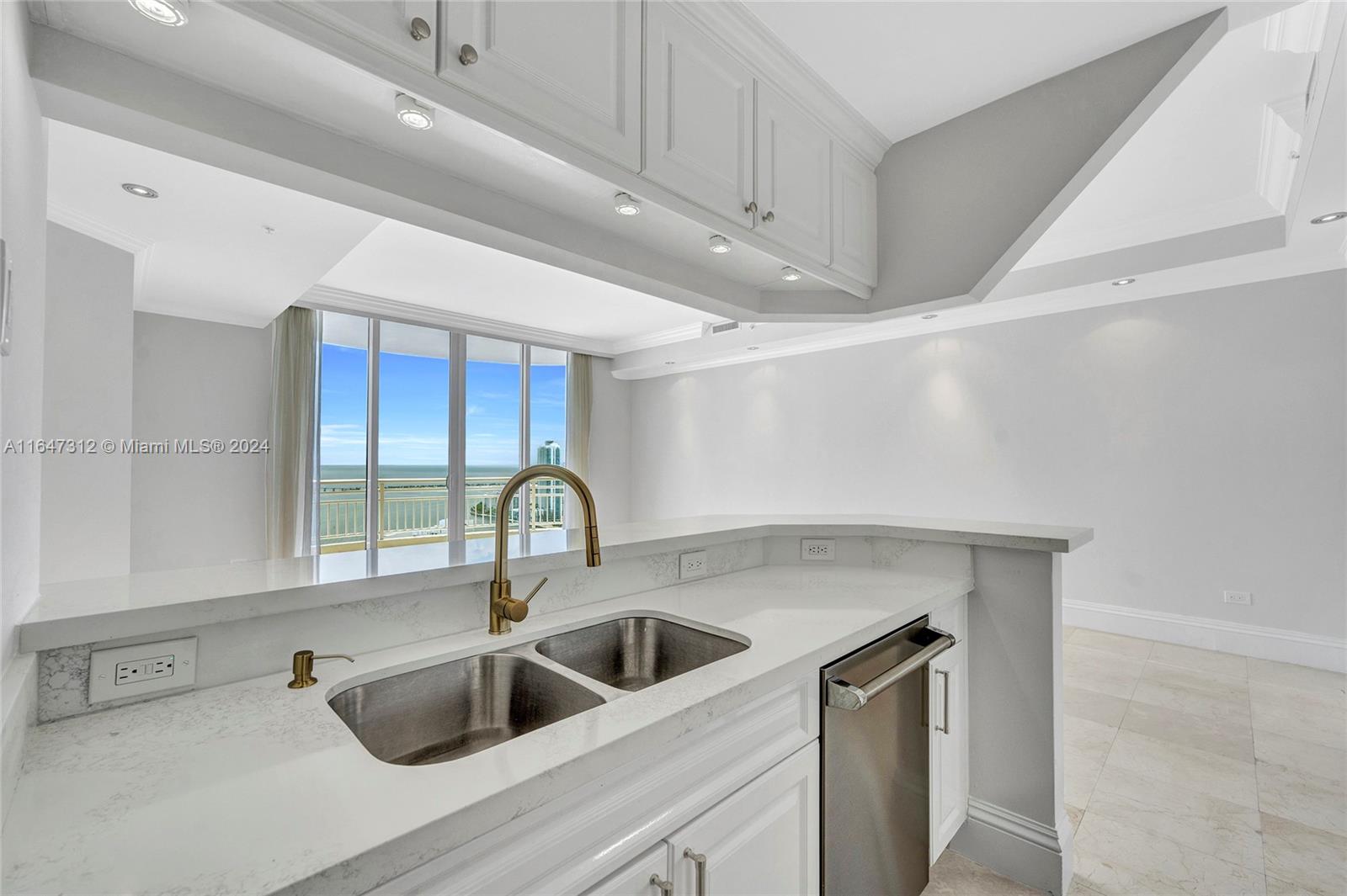 848 Brickell Key Dr # 4003