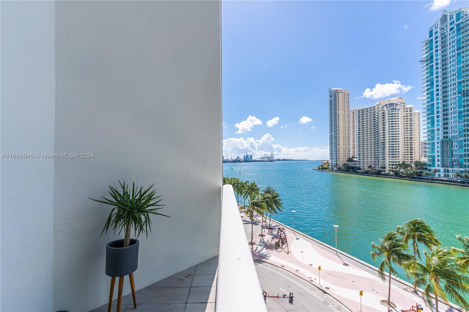 300 S Biscayne Blvd # 612 Unit: L-612