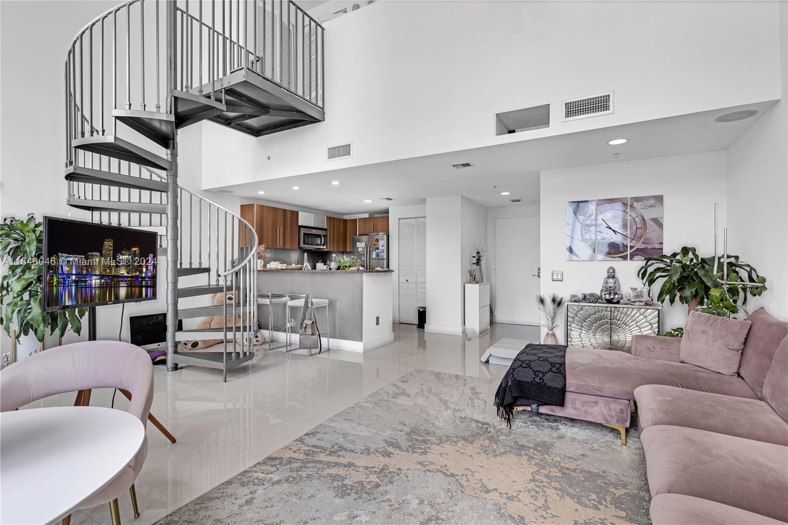 300 S Biscayne Blvd # 612 Unit: L-612