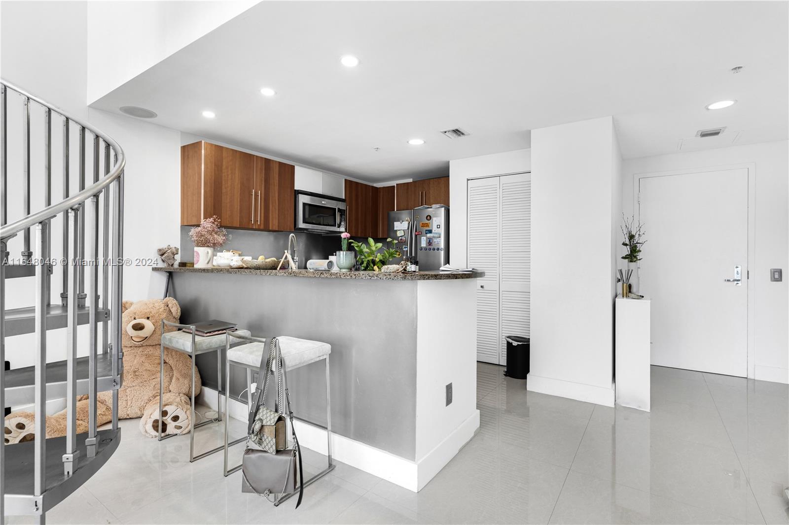300 S Biscayne Blvd # 612 Unit: L-612