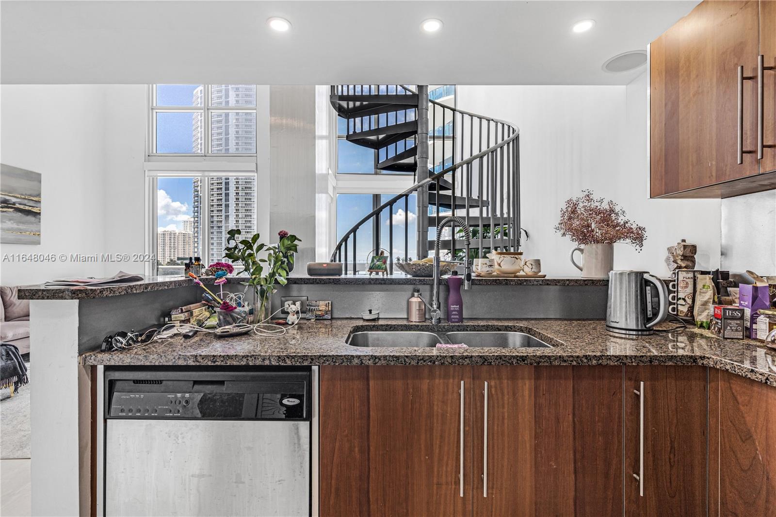 300 S Biscayne Blvd # 612 Unit: L-612
