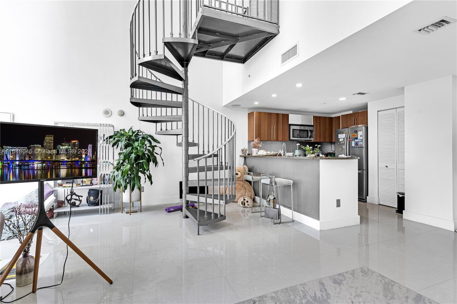 300 S Biscayne Blvd # 612 Unit: L-612