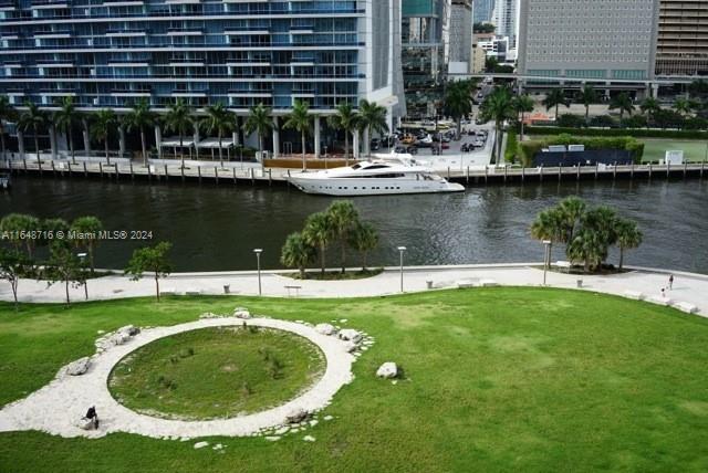 475 Brickell Ave # 810