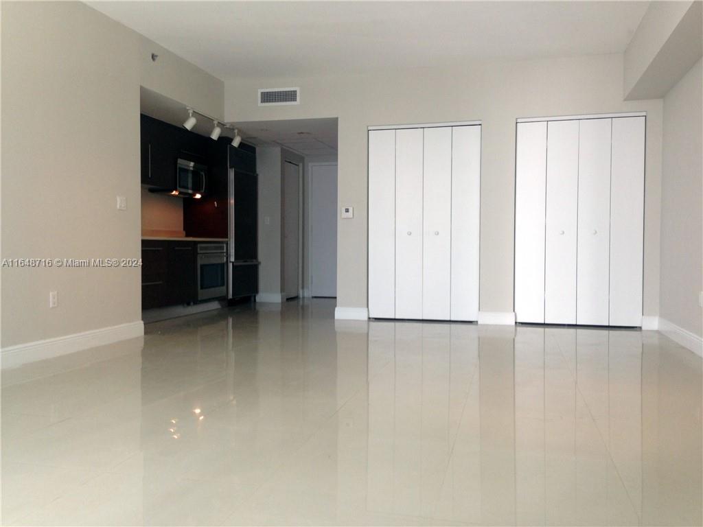 475 Brickell Ave # 810