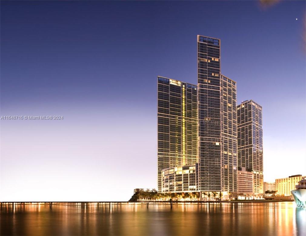 475 Brickell Ave # 810