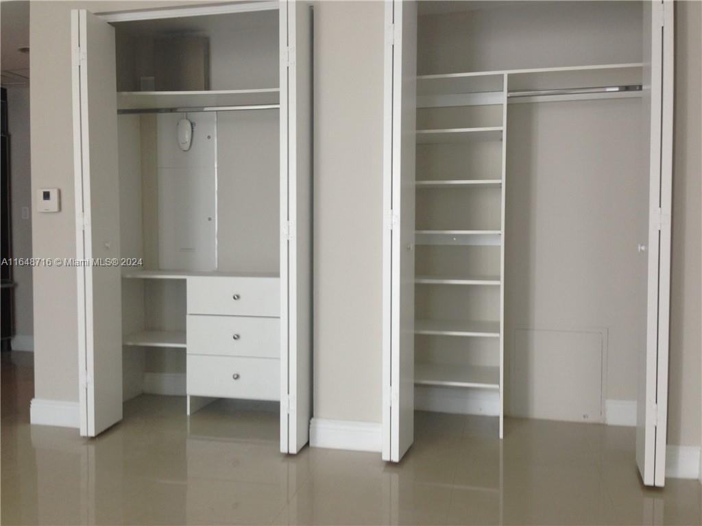 475 Brickell Ave # 810