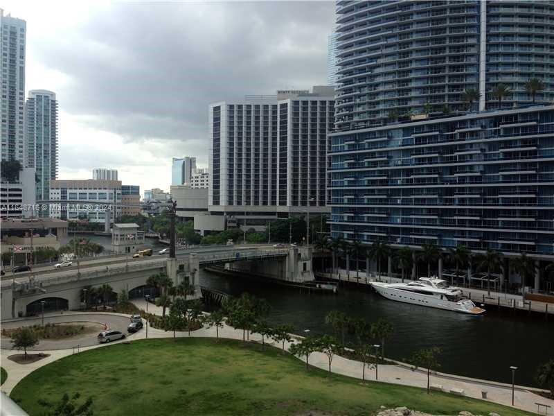 475 Brickell Ave # 810