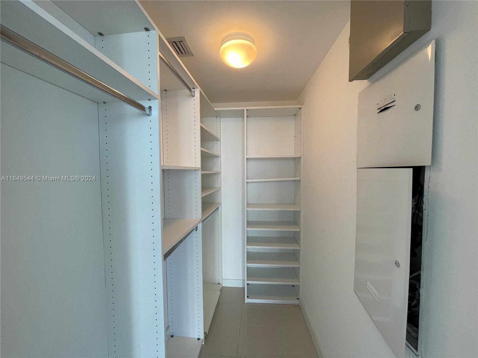 465 Brickell Ave # 819