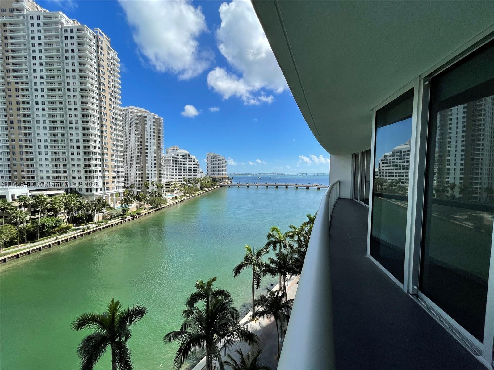 465 Brickell Ave # 819
