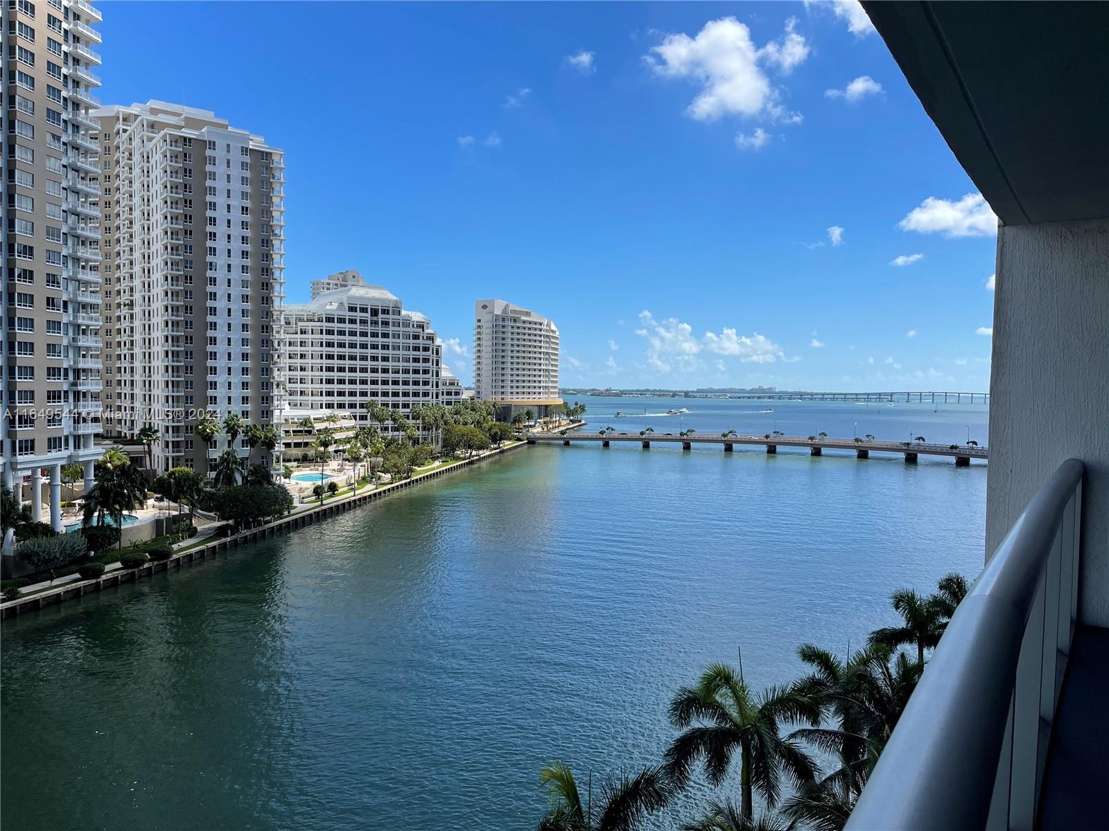 465 Brickell Ave # 819