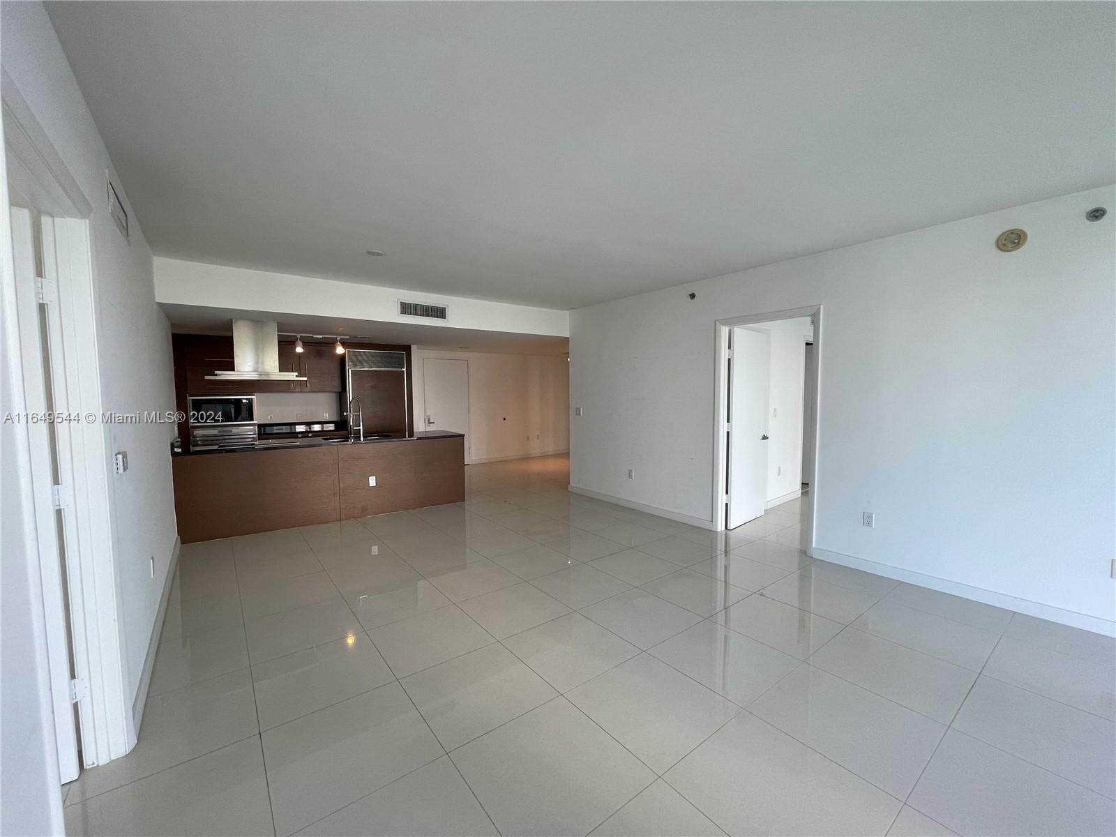 465 Brickell Ave # 819