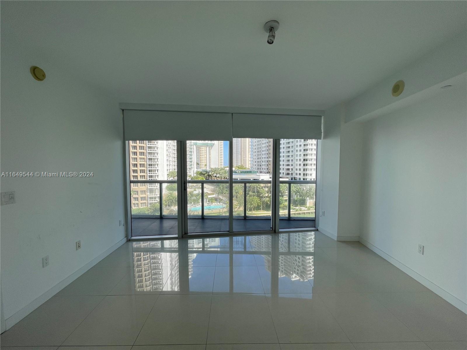 465 Brickell Ave # 819