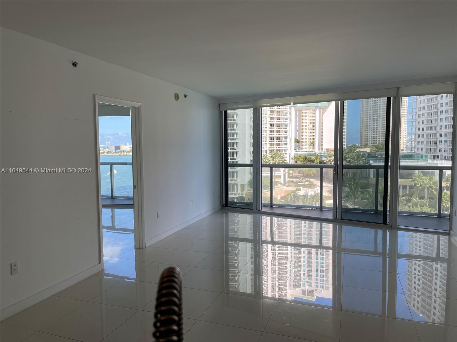465 Brickell Ave # 819