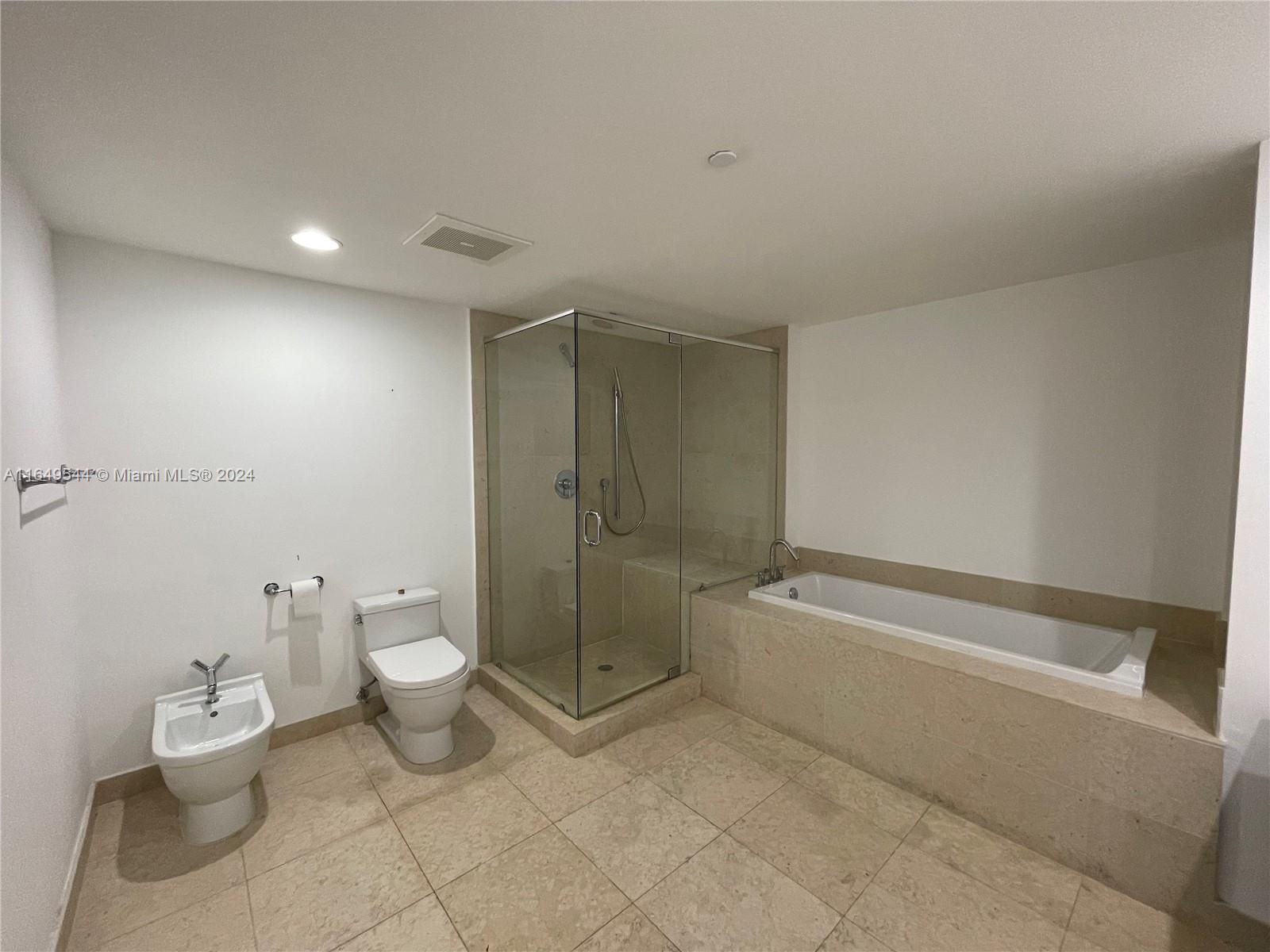 465 Brickell Ave # 819