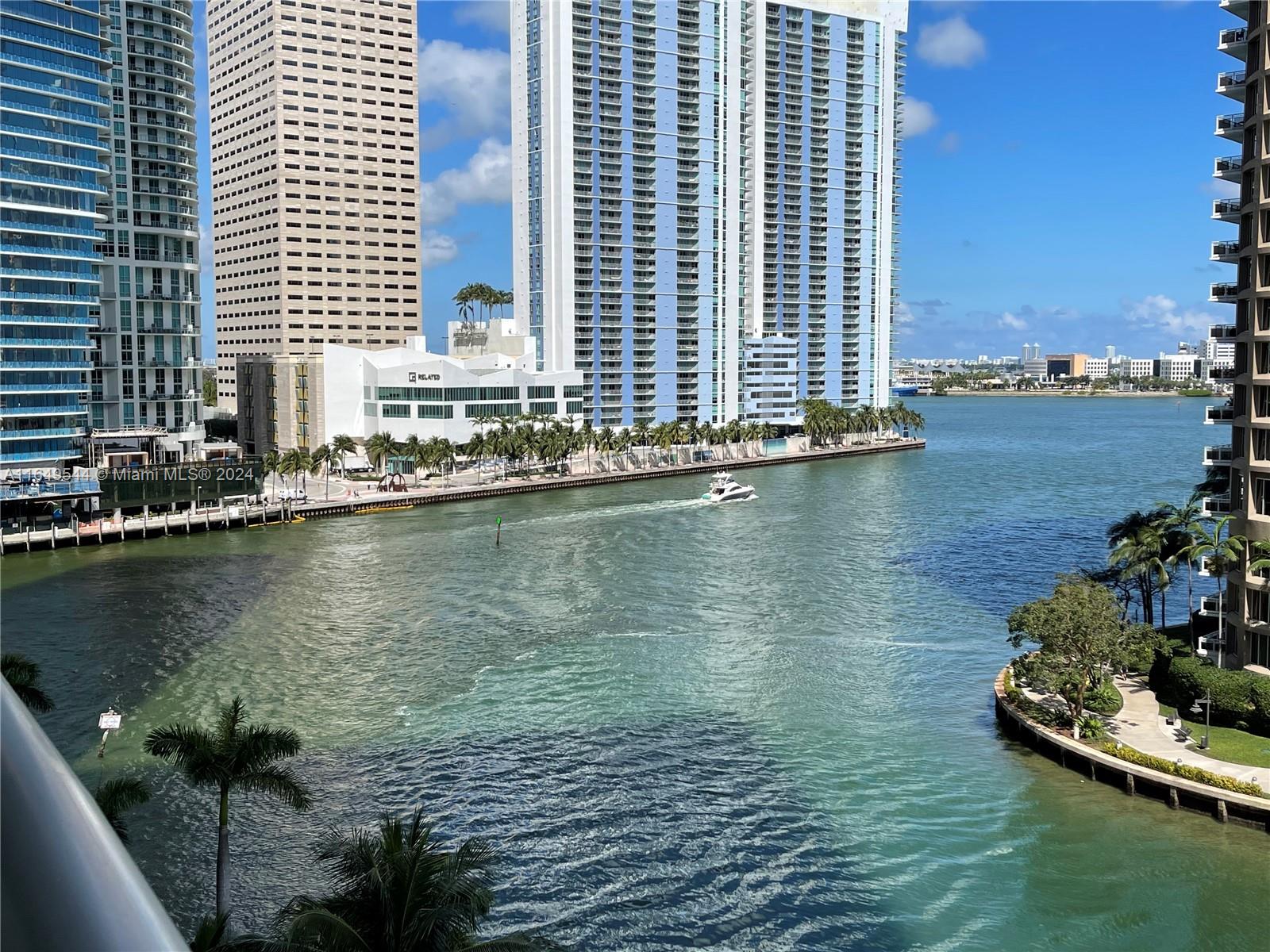 465 Brickell Ave # 819