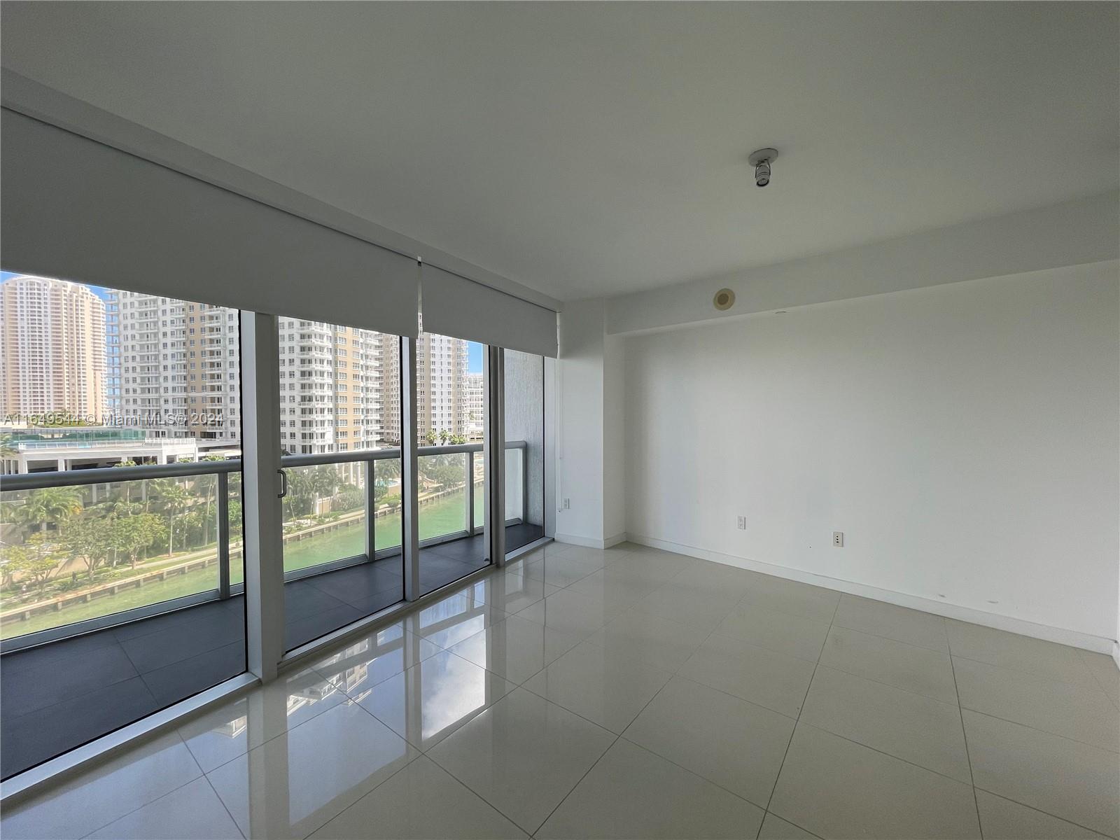 465 Brickell Ave # 819