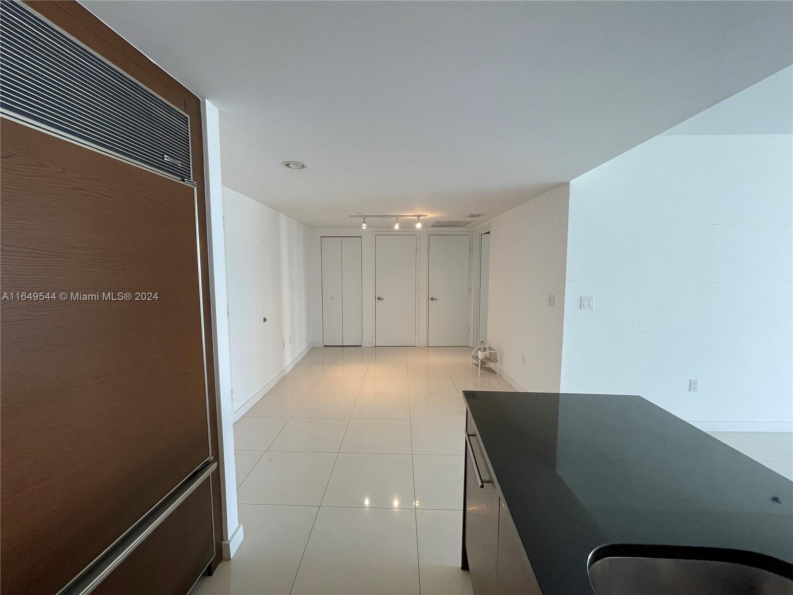 465 Brickell Ave # 819