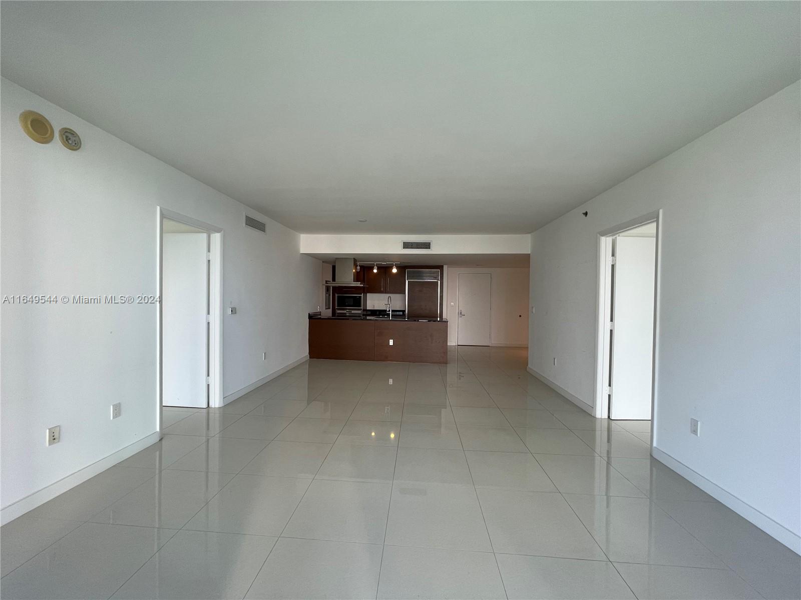 465 Brickell Ave # 819