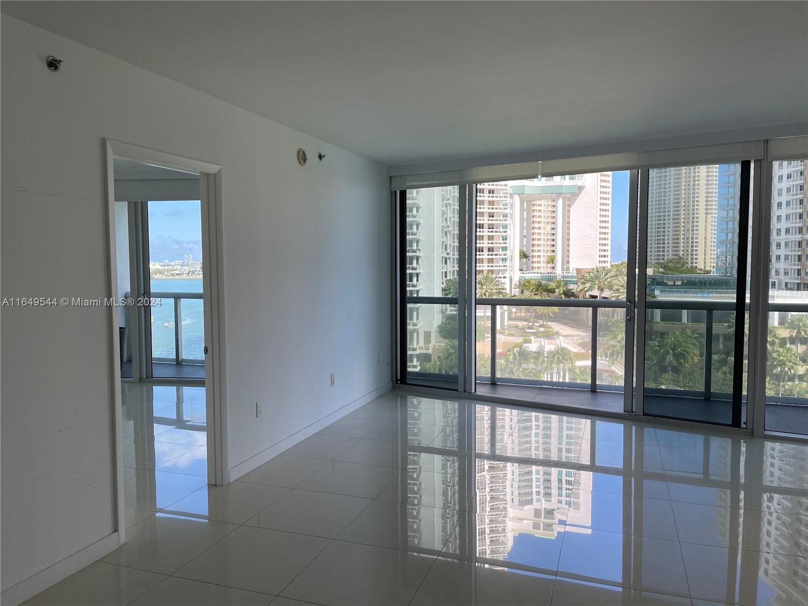 465 Brickell Ave # 819